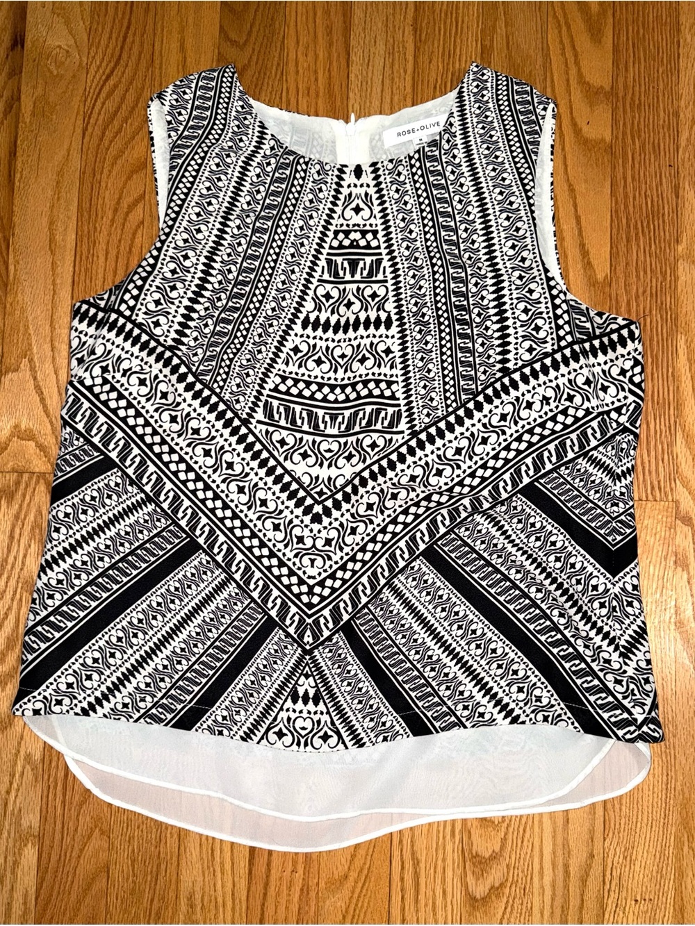 Rose & Olive Sleeveless Blouse Medium